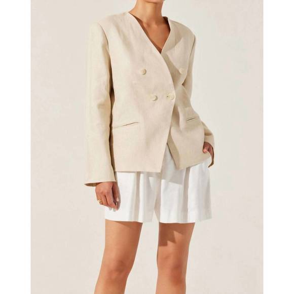 ASTR Jackets & Blazers - NEW ASTR dannika blazer in natural